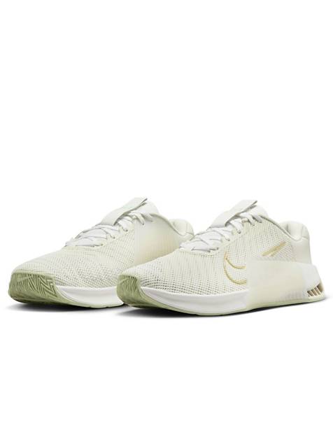 Nike Training Metcon 9 trainers in sea glass and gold
