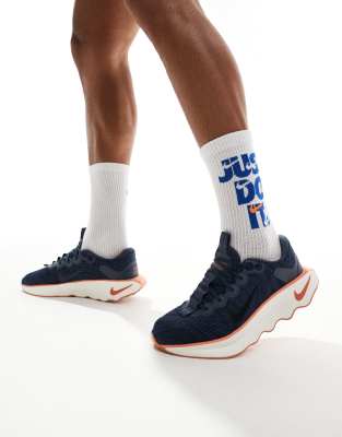 Nike Training - Motiva - Baskets - Bleu marine et orange - view 1