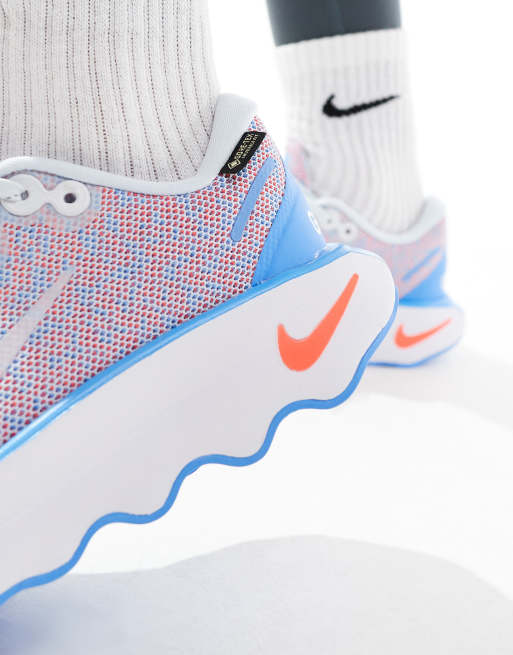 Nike Training - Motiva - Gore-Tex sneakers in blauw en roze, 5 van 5