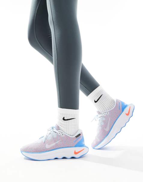 Nike Training Motiva GORE-TEX trainers in blue and pink - view 1