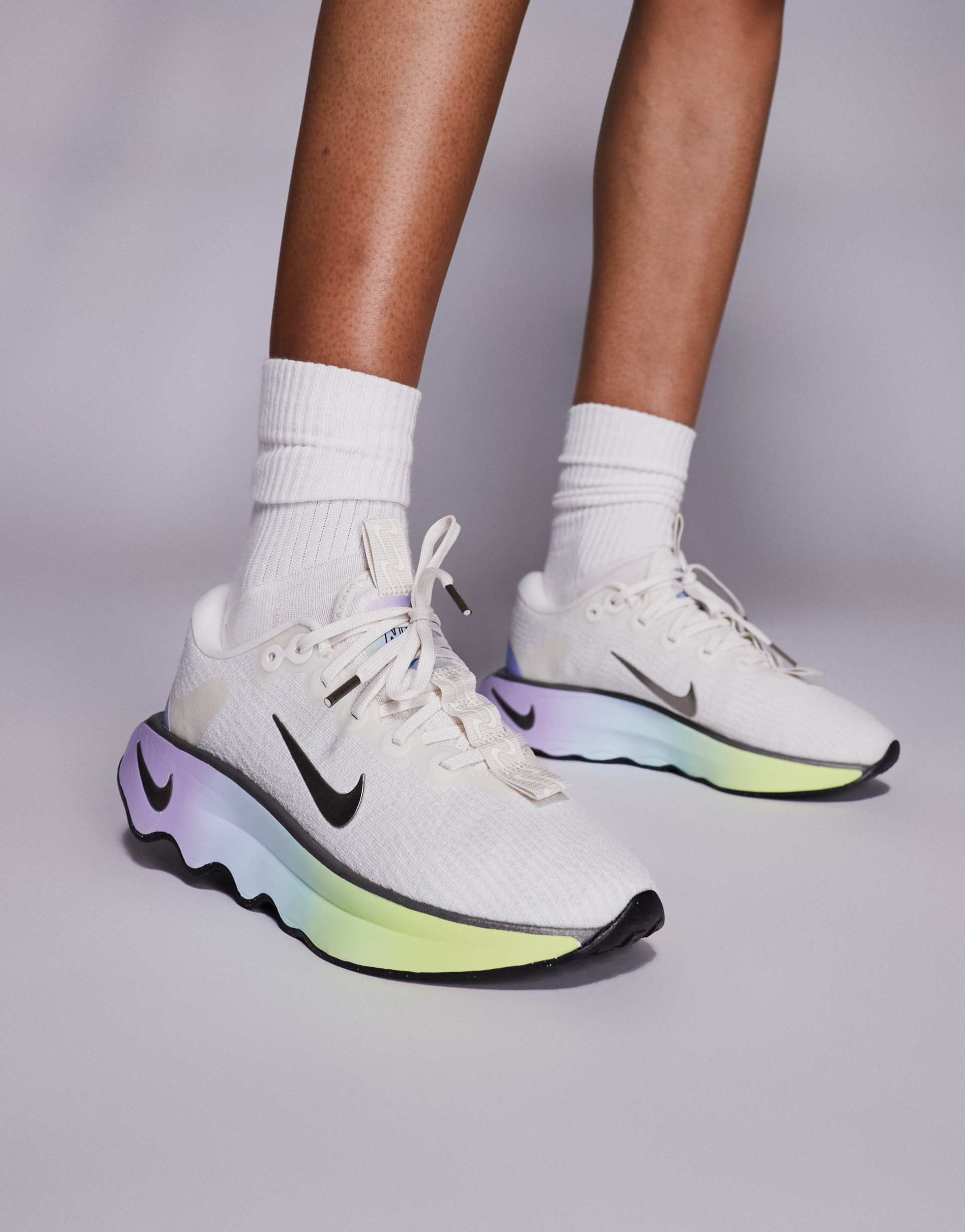 nike training motiva se sneakers in white and multi