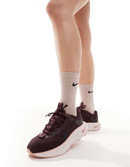 Nike Training – Motiva – Sneaker in Burgunderrot, 5 von 5