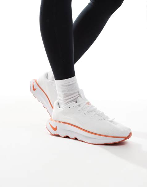 Nike Training - Motiva - Sneakers bianche e arancioni - view 1