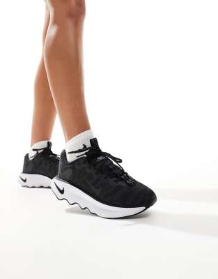 Motiva sneakers in black and white