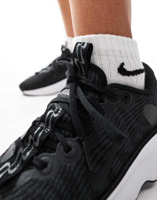 Nike Training Motiva sneakers in black and white, 3 of 5