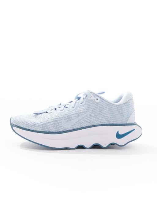 Nike Training Motiva unisex trainers in light blue, 2 of 5