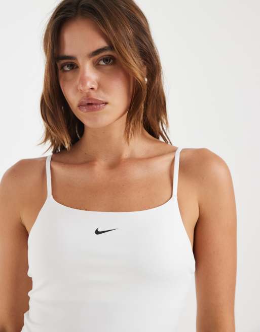 Nike Training – One – Biały top bez rękawów z wbudowanym biustonoszem Dri-FIT, 3 z 4