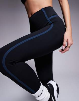 Nike One Contrast Stitch 7/8 Leggings In Black