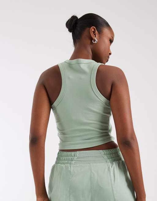Nike Training – One Dri-FIT – Grönt, kort linne, 3 av 4