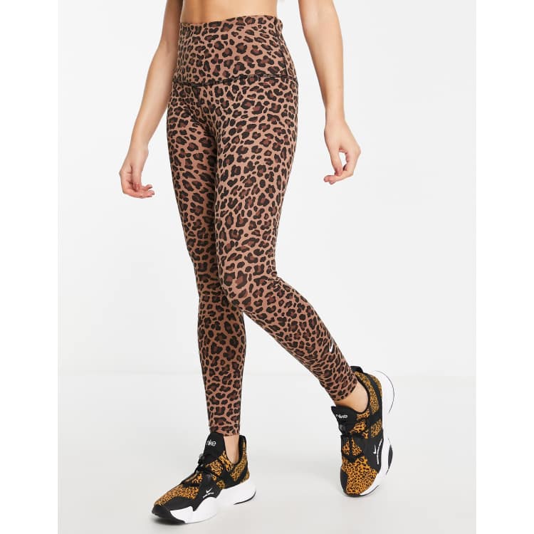 Nike Training One high-waisted leopard in brown |