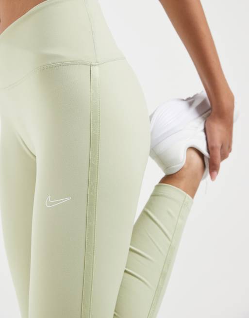 Nike Training - One - Dri-FIT - Legging met overslag in de taille in lichtgroen, 5 van 5