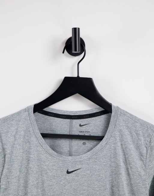 nike t shirt tick in middle