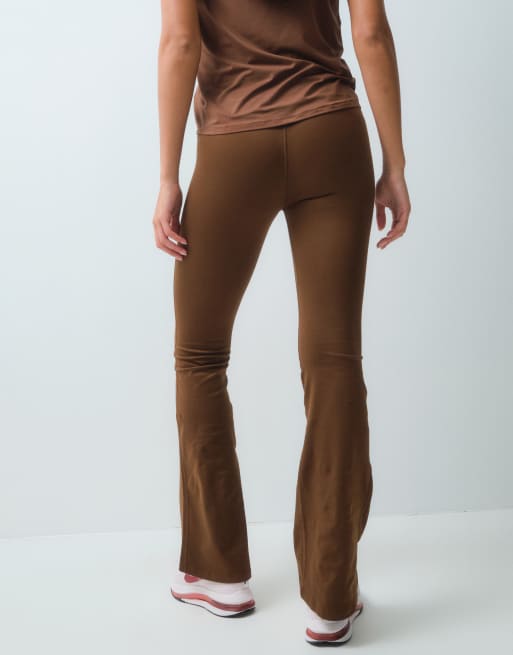 Nike Training One Dri-FIT nahtlose Leggings mit hohem Bund und ausgestelltem Bein in Barockbraun, 4 von 5