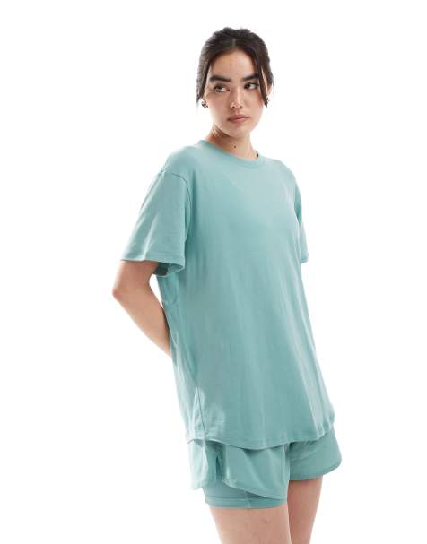 Nike Training – One Dri-FIT – Relaxed-Fit-T-Shirt in Hellblau - view 1