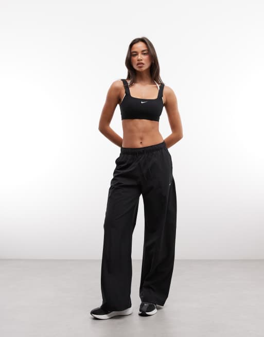Nike Training One Dri-FIT sports-BH med dobbelt strop i sort, 3 af 4