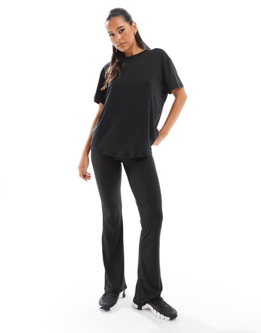Nike Training - One Dri-FIT - T-shirt comoda nera, 2 di 4