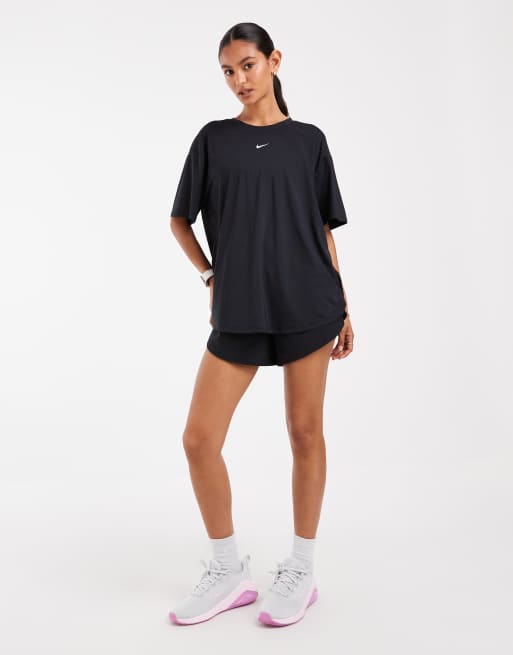 Nike Training One Dri-FIT T-Shirt mit Schlüssellochausschnitt in Schwarz, 4 von 4