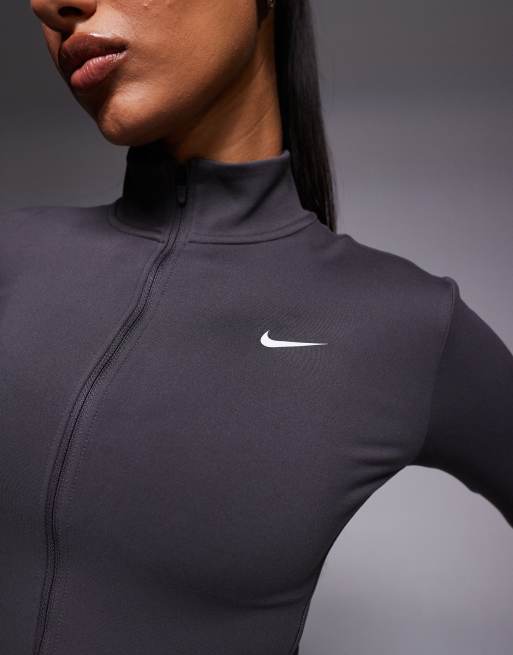 Nike Training – One Dri-FIT – Tailliertes, langärmliges Oberteil in Grau mit durchgehendem Reißverschluss, 3 von 4