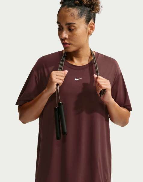 Nike Training One Dri-FIT top de manga corta con espalda con lazo en burdeos - view 1