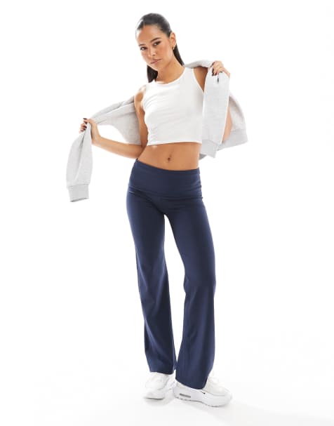 Nike Training - One - Flare-legging met omslag in marineblauw - view 1