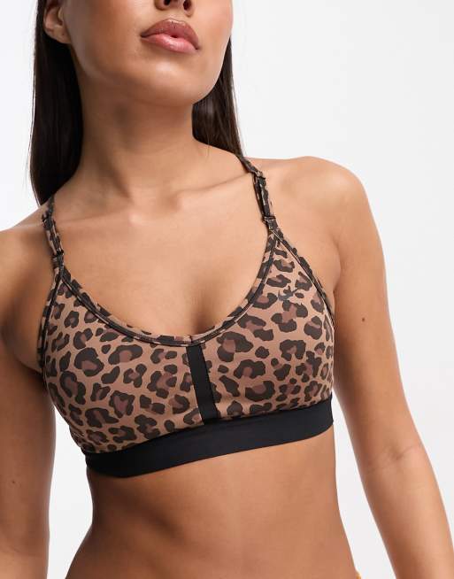 Nike Training - One - Indy - Brassière de sport à soutien léger en tissu Dri-FIT - Marron léopard, 4 de 4