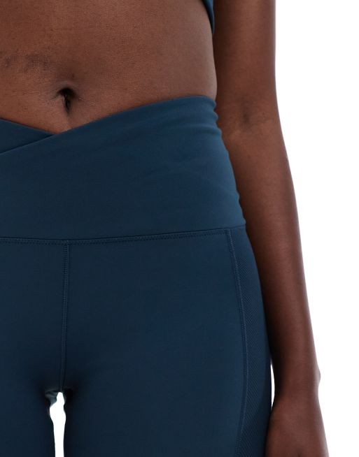 Nike Training - One - Leggings a 7/8 avvolgenti a vita alta blu navy, 3 di 5