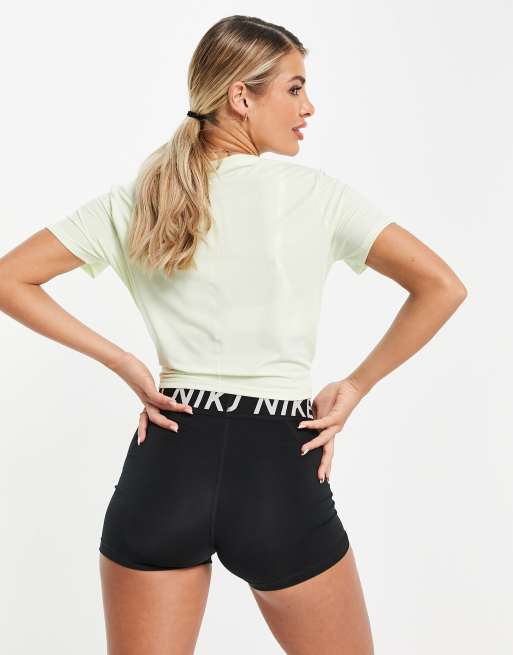 Nike Training - One Luxe - Crop top met gedraaide voorkant en korte mouwen in geel, 4 van 4