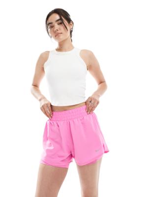 Nike Training - One - Short en tissu Dri-FIT taille haute 2-en-1 3 pouces - Rose