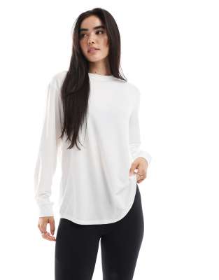 Nike Training - One - T-shirt décontracté à manches longues - Blanc