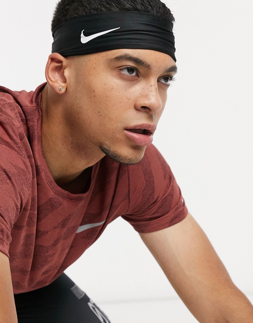 Nike Training - Pluizige hoofdband in zwart
