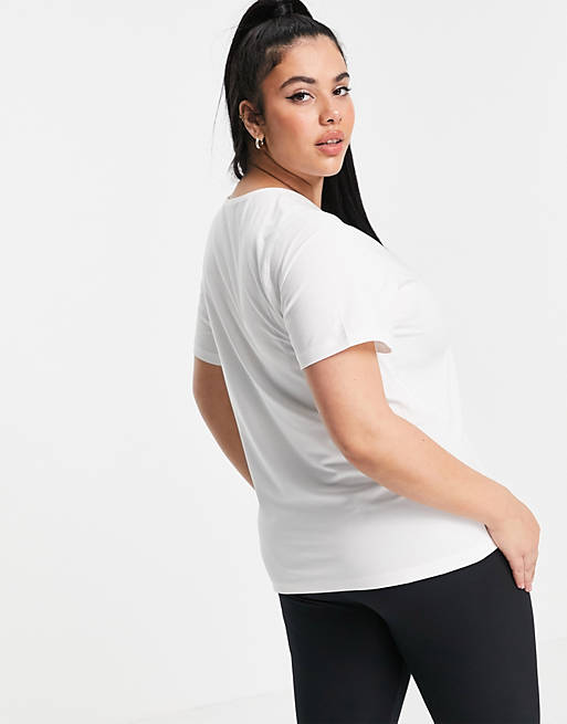 Sportswear Nike Training Plus mesh t-shirt in white 