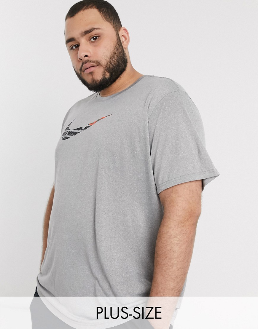 Nike Training - Plus - T-shirt met swoosh-print in grijs