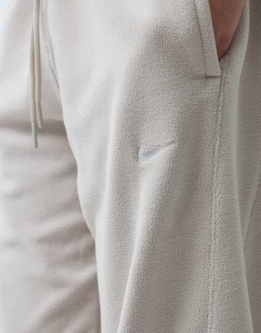 Nike Training polar fleece jogger in beige, 5 van 5
