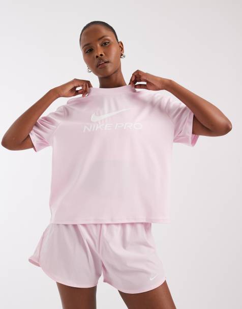 Nike Training - Pro - Babylyserød T-shirt i firkantet pasform - view 1