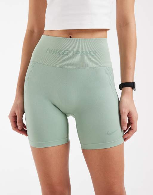 Nike Training – Pro Dri-FIT – Gröna shorts i seamless design, 5 tum, 3 av 5
