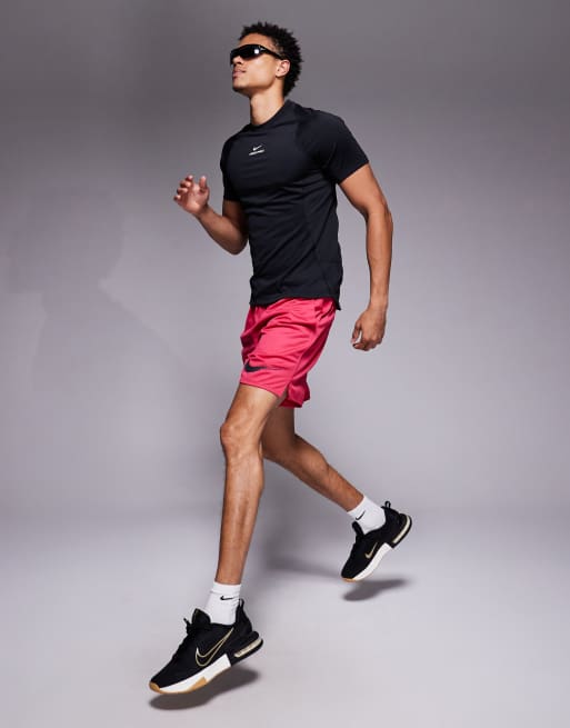 Nike Training – Pro Dri-FIT – Körperbetontes T-Shirt in Schwarz, 2 von 5