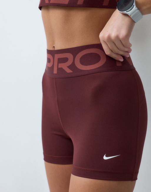 Nike Training Pro Dri-FIT Sculpt short met hoge taille en 3 inch in bordeauxrood, 3 van 5