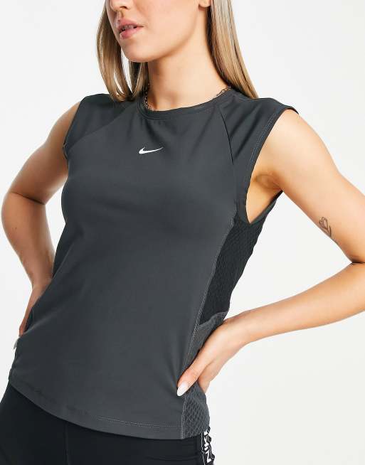 Nike Pro Femme Training dri fit cropped tank top in black