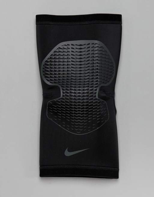 Nike Training pro hyperstrong 3.0 knee sleeve in black ms.82.021