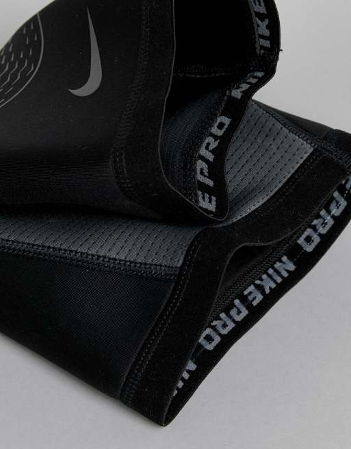 Nike Training pro hyperstrong 3.0 knee sleeve in black ms.82.021