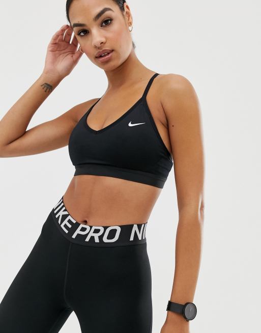 Nike Training - Pro - Indy - Brassière de sport bandeau à maintien léger en  tissu Dri-FIT à motif - Noir