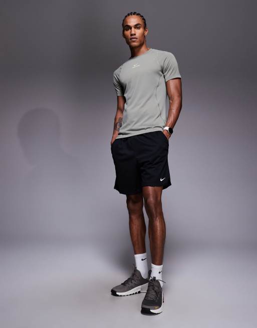 Nike Training Pro muscle fit top in green, 2 of 5