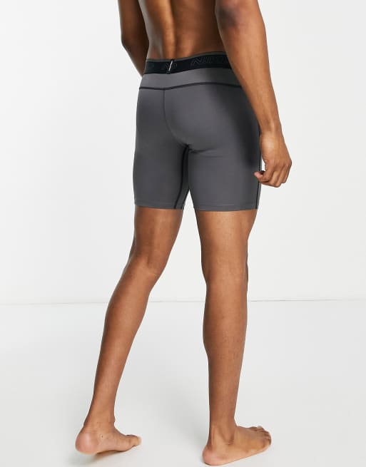 Tiranía liberal Alfombra Nike Training Pro Swoosh outline graphic compression shorts in gray | ASOS