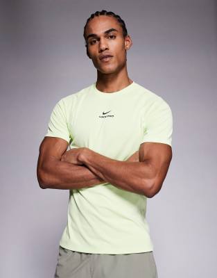 Nike Training - Pro - T-shirt moulant - Citron vert