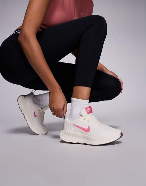 Nike Training - Promina - Sneakers in roze - view 1