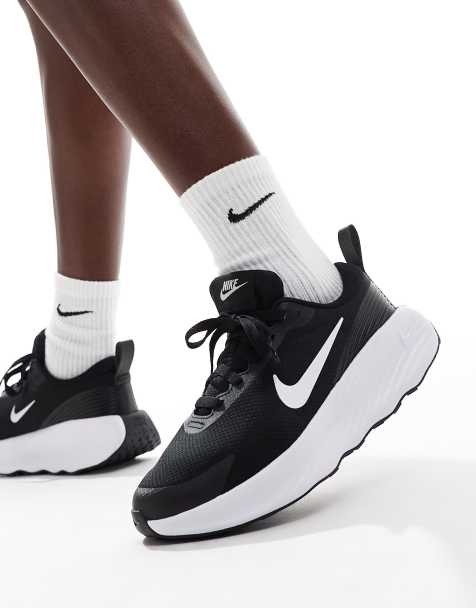 Nike Training - Promina - Sneakers in zwart en wit - view 1
