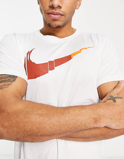  Nike Training Q5 Swoosh t-shirt in white 