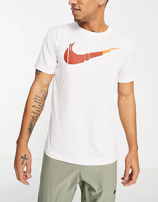  Nike Training Q5 Swoosh t-shirt in white 