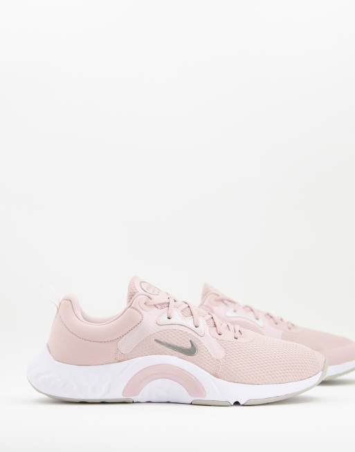 nike training city rep trainers in pink