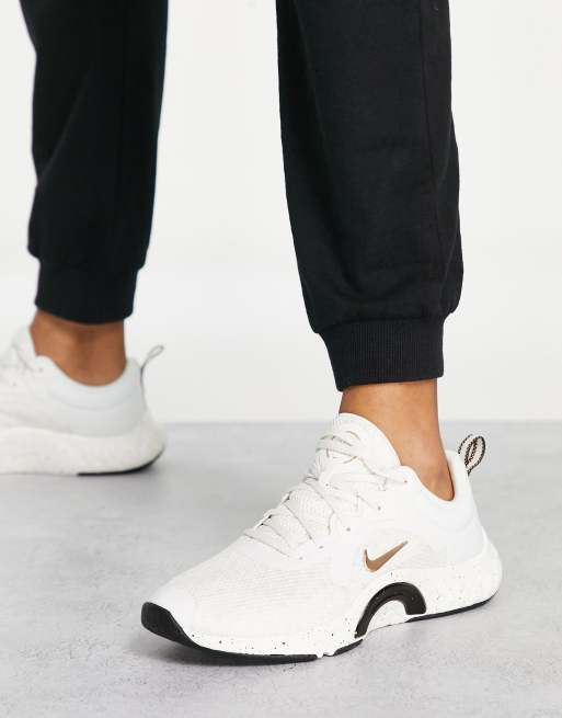 Nike trainers outlet cream